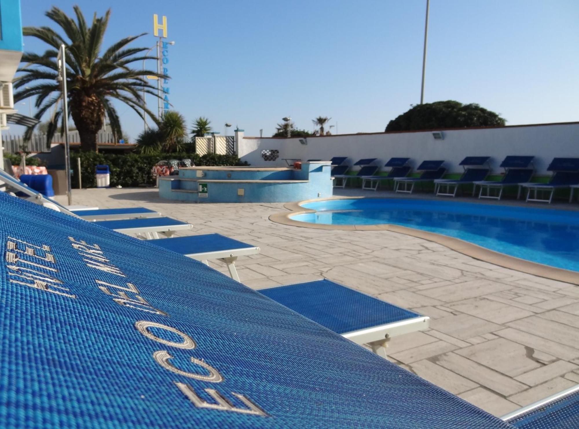 Hotel Eco Del Mare Marina di Massa Exteriör bild