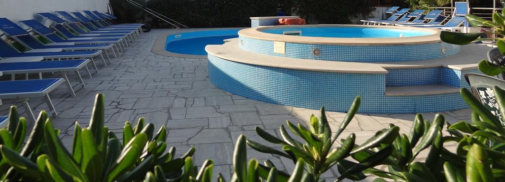 Hotel Eco Del Mare Marina di Massa Exteriör bild