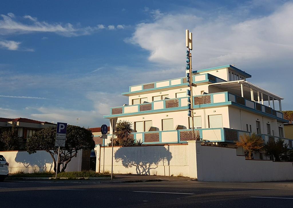 Hotel Eco Del Mare Marina di Massa Exteriör bild